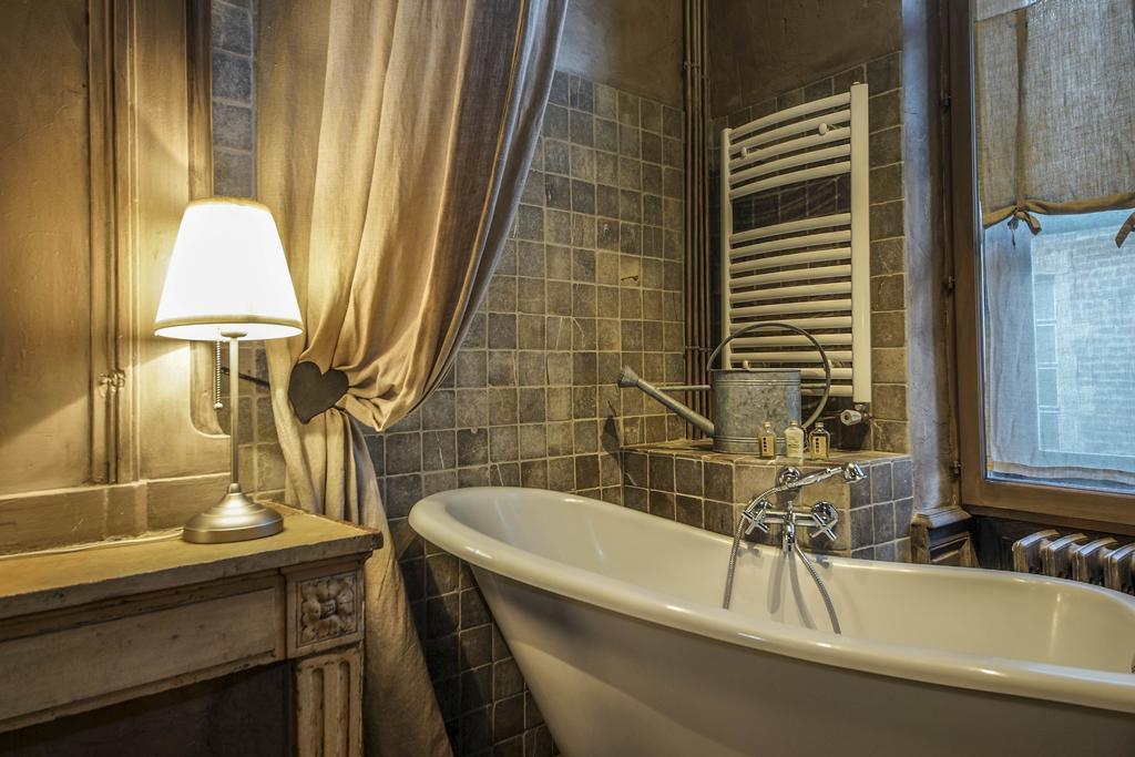Hotel De La Tour Châtillon-sur-Chalaronne Dış mekan fotoğraf